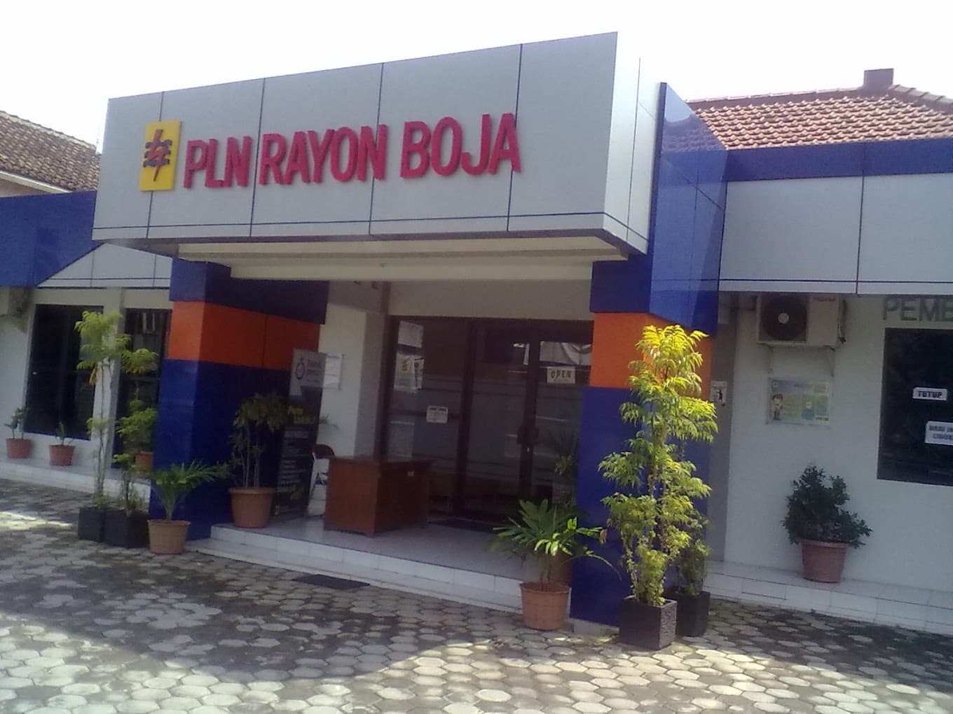 Gedung Kantor PLN ULP Boja